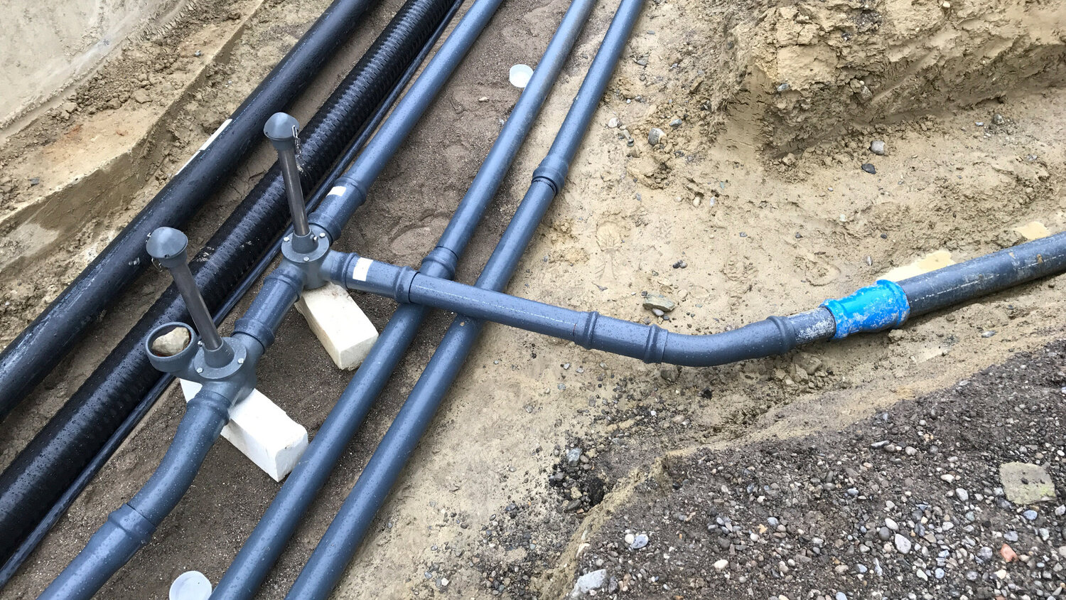 Galerie Bodenleitungen