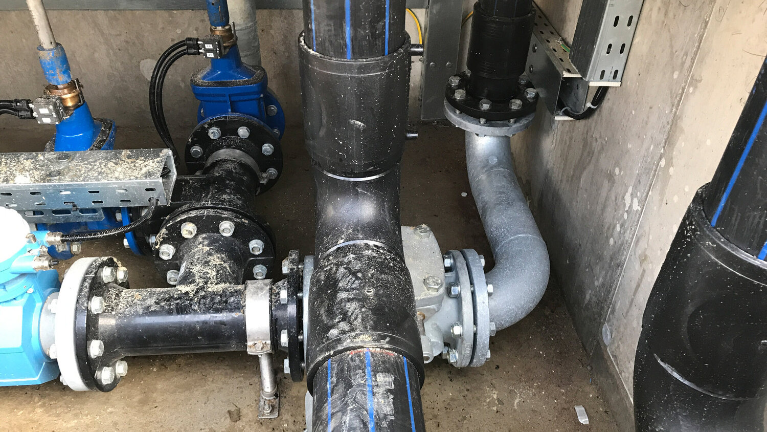 Galerie Bodenleitungen